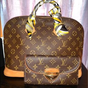 Authentic Louis Vuitton Monogram Alma Set